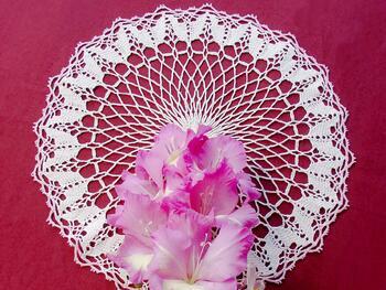 Tablecloth EMILIE white/pink, diameter 34 cm - 1