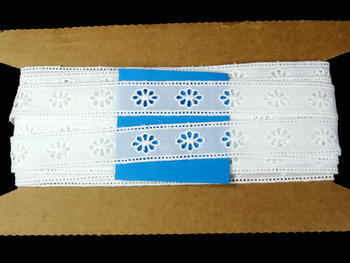 Embroidery lace No. 65095 white | 9,1 m - 5